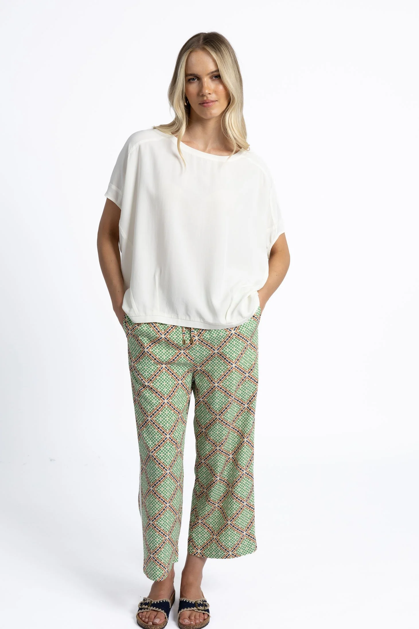 HS25238_MARRAKESHPANT_MARRAKESHPRINT-HS25243_LUSHTOP_CREAM.jpg