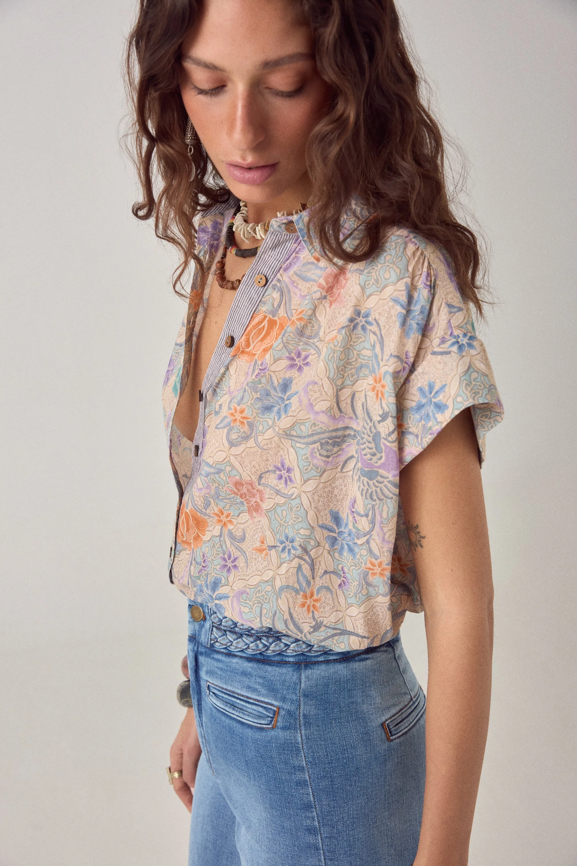MAISON HOTEL - E-COMM SS26 - DAY2_009_PUA SUNSET_CHER WESTERN BLUE_MIES KHAKI_1624.jpg