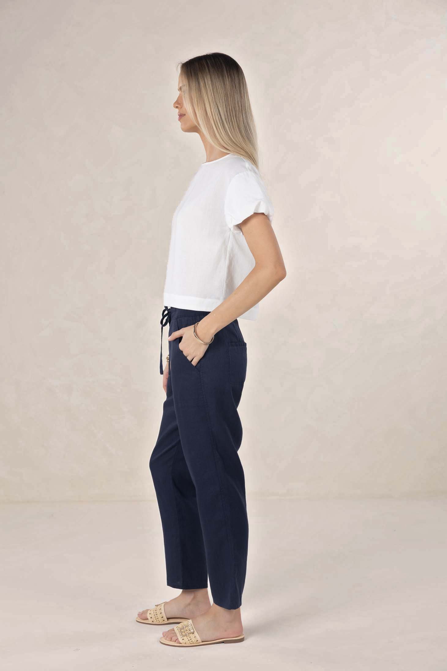 HS26229_CRUISEPANT_NAVY-HS26215_MARISETOP_WHITE (2).jpg