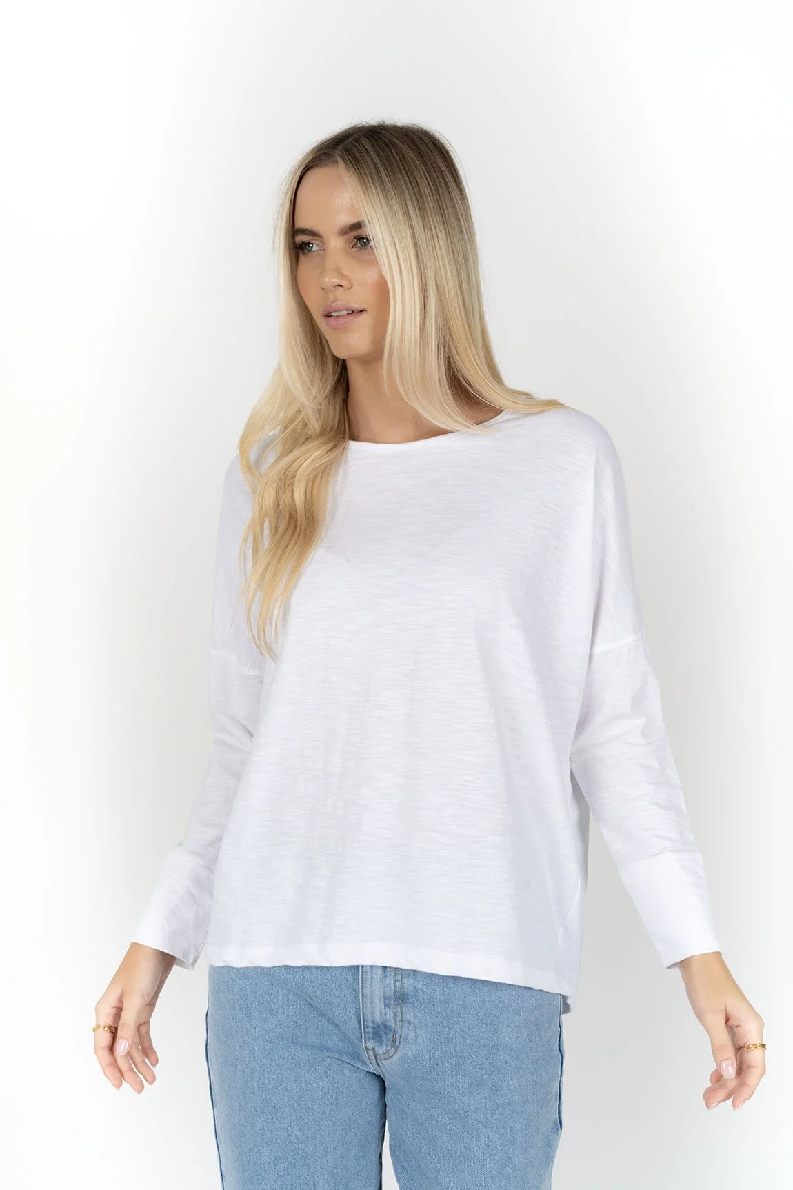 HW25700 - DIPPY LS TEE - WHITE (1).jpg