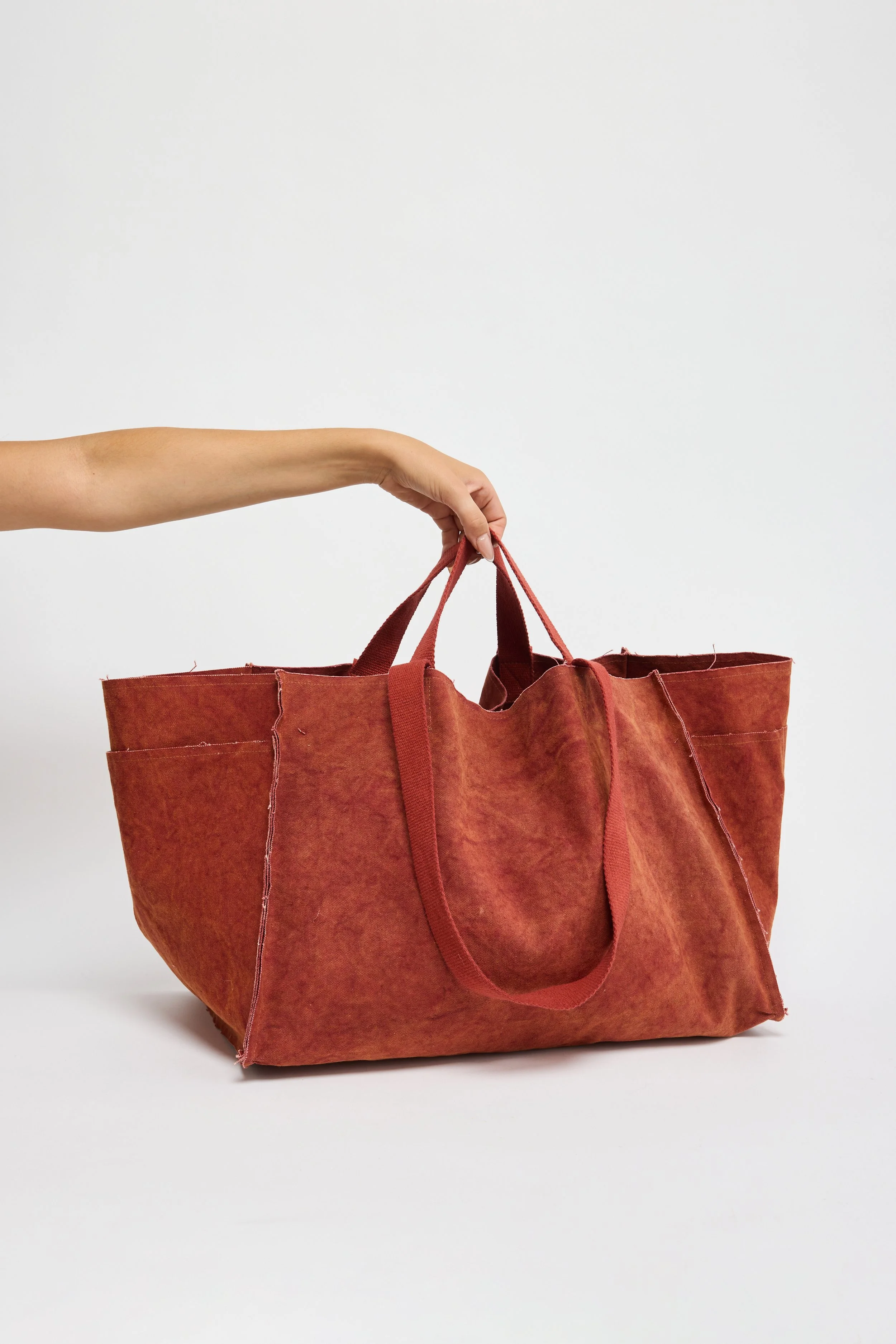 HA26342_Graceland Tote_Red_1.jpg