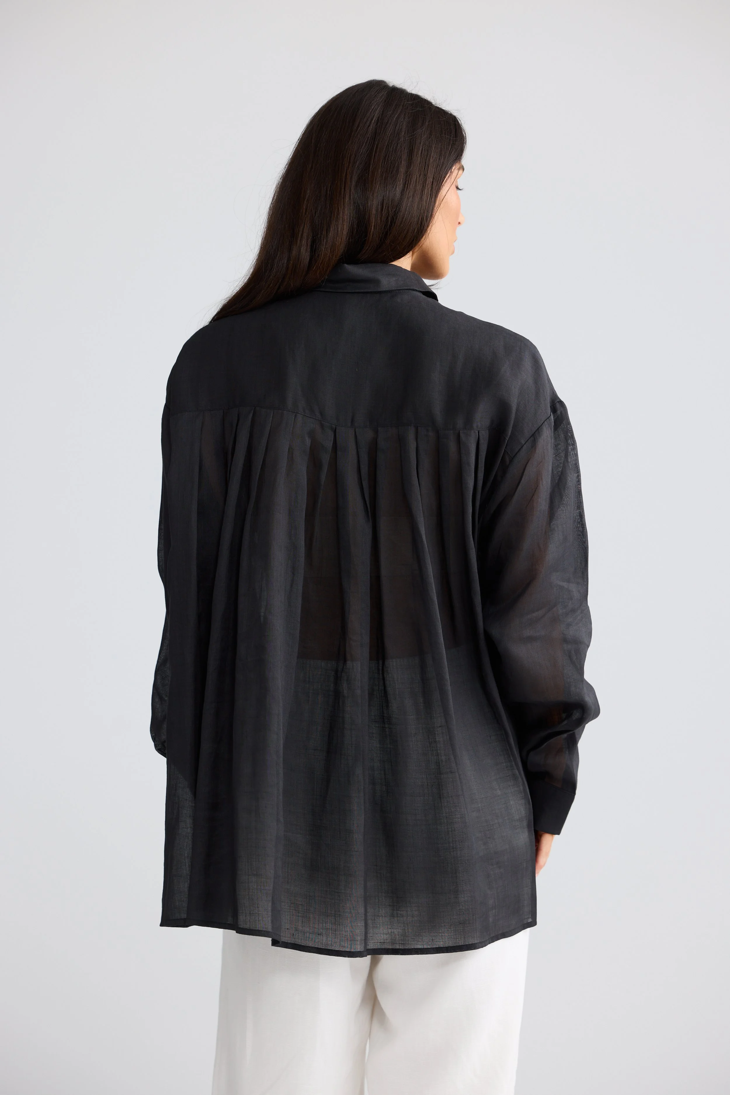 BT26534-1_Louis Shirt_Black_4.jpg