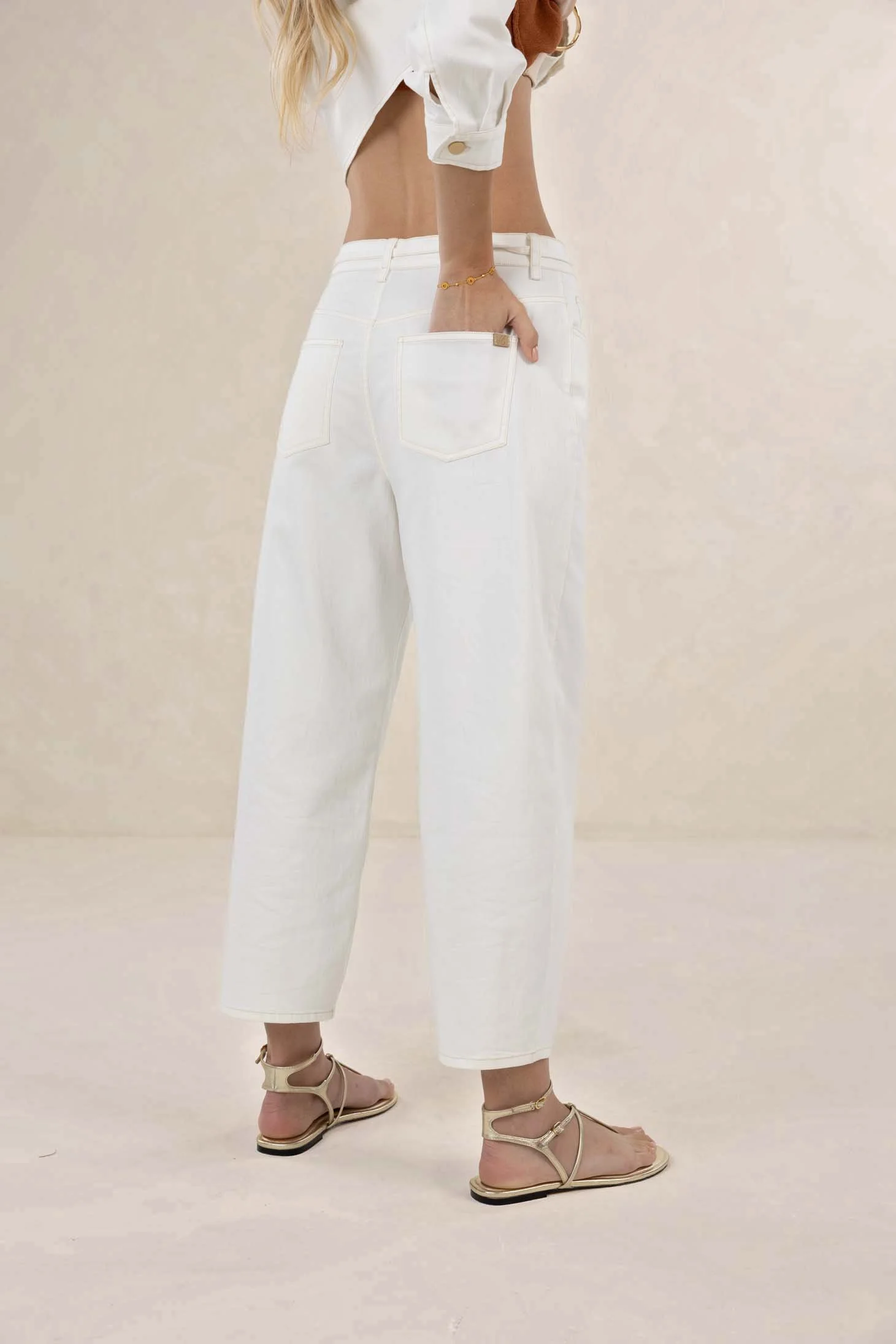 HS26502_IVYBARRELLJEAN (1).jpg