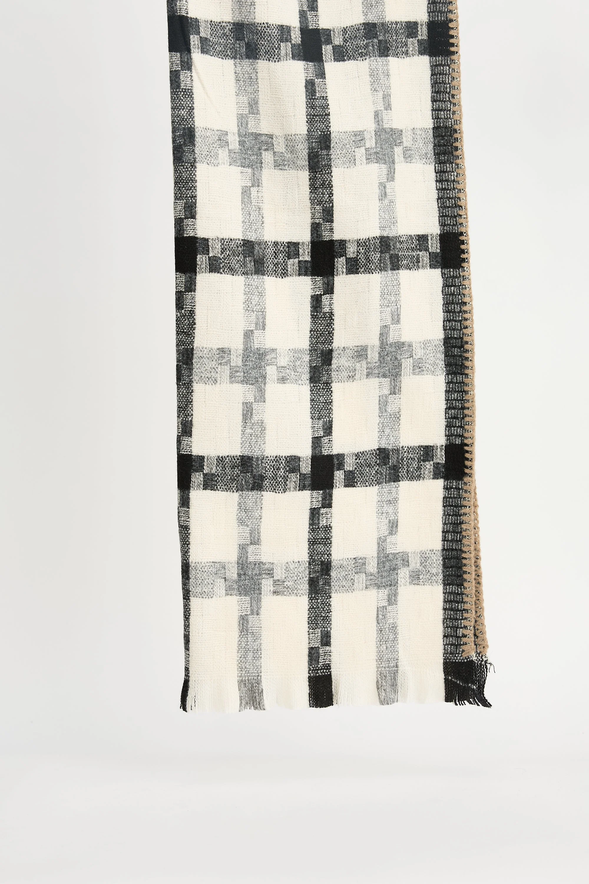 HA26015_Fargo Scarf_White_1.jpg