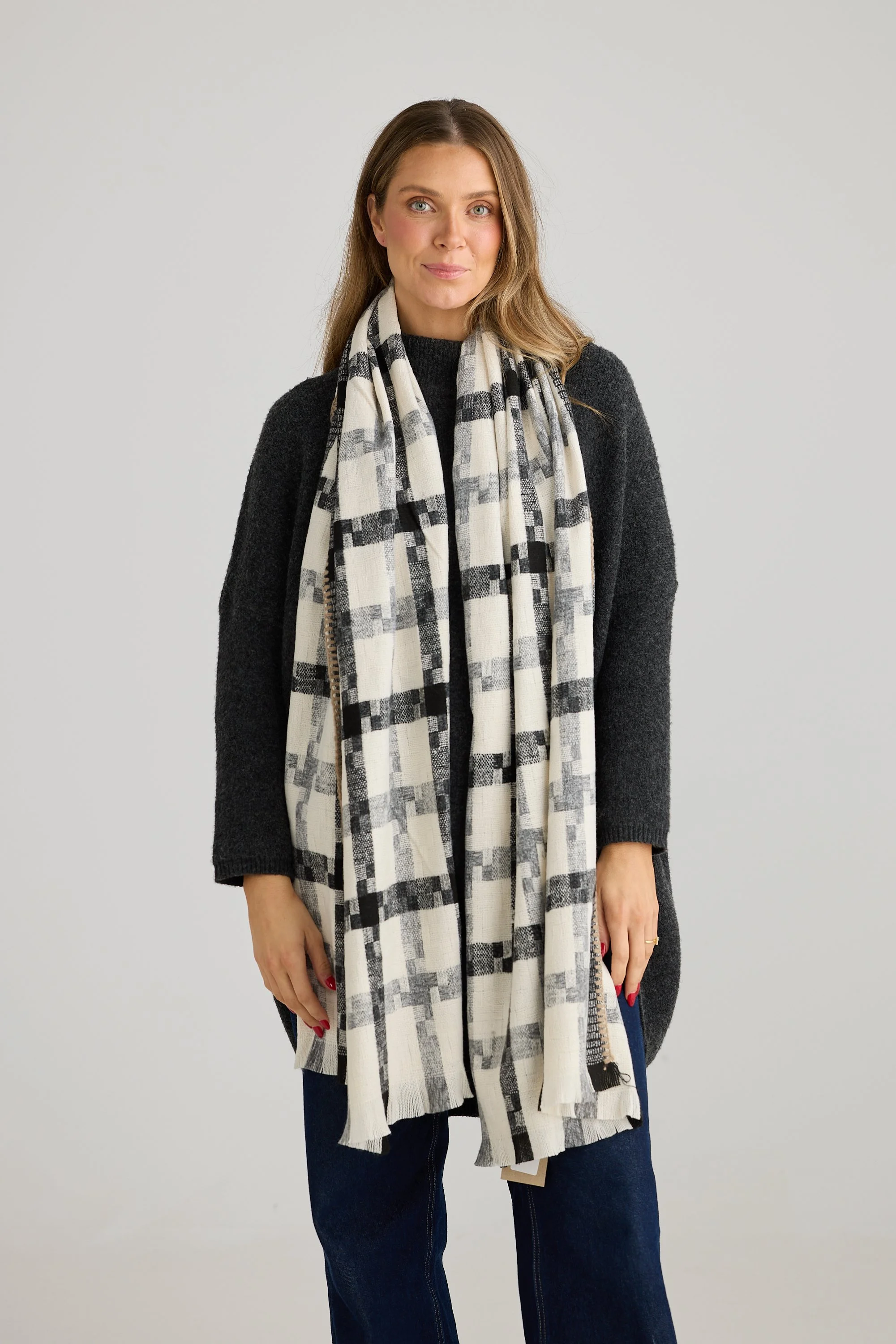 HA26015_Fargo Scarf_White_3.jpg