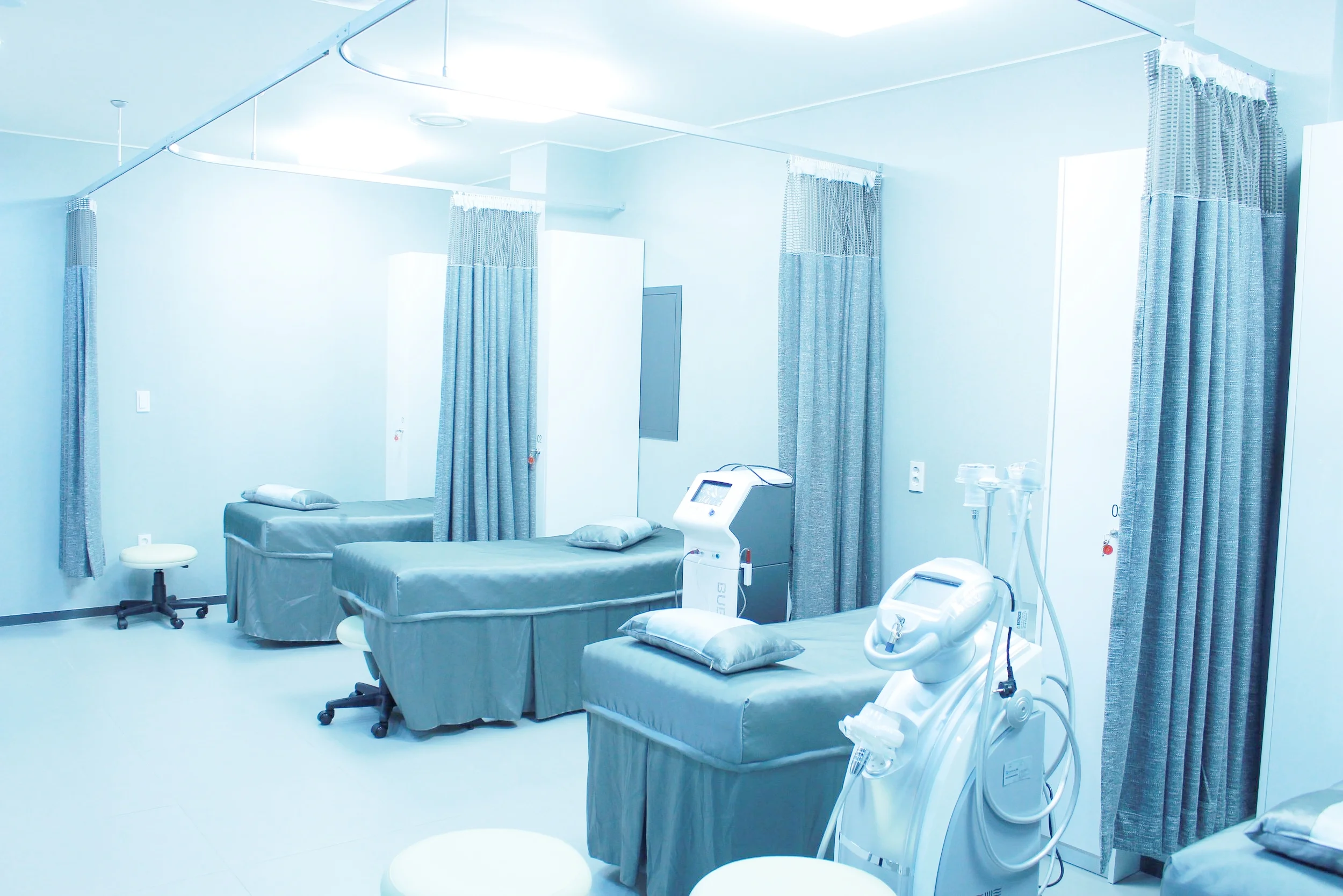 hospital-ward-1338585.jpg