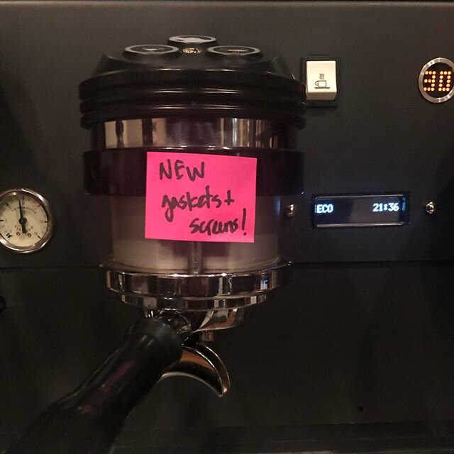 I just taped a sign to an espresso machine 🤦🏼#signstapedtoespressomachines