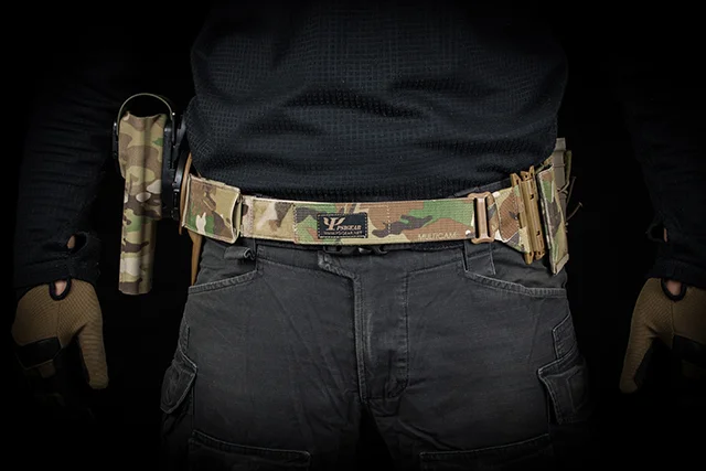 Space efficient 90 degree molle module