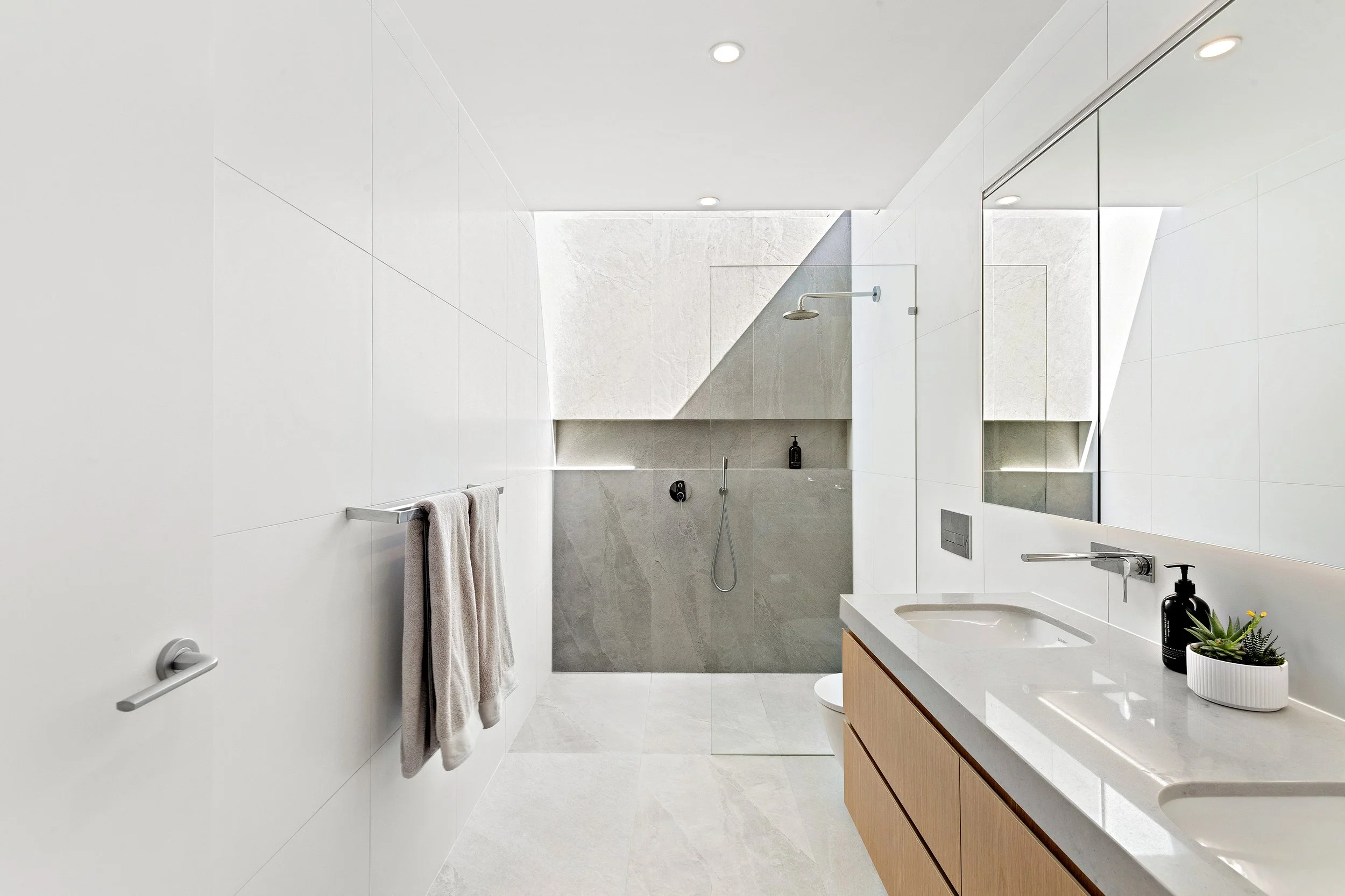 13-Bathroom.jpg