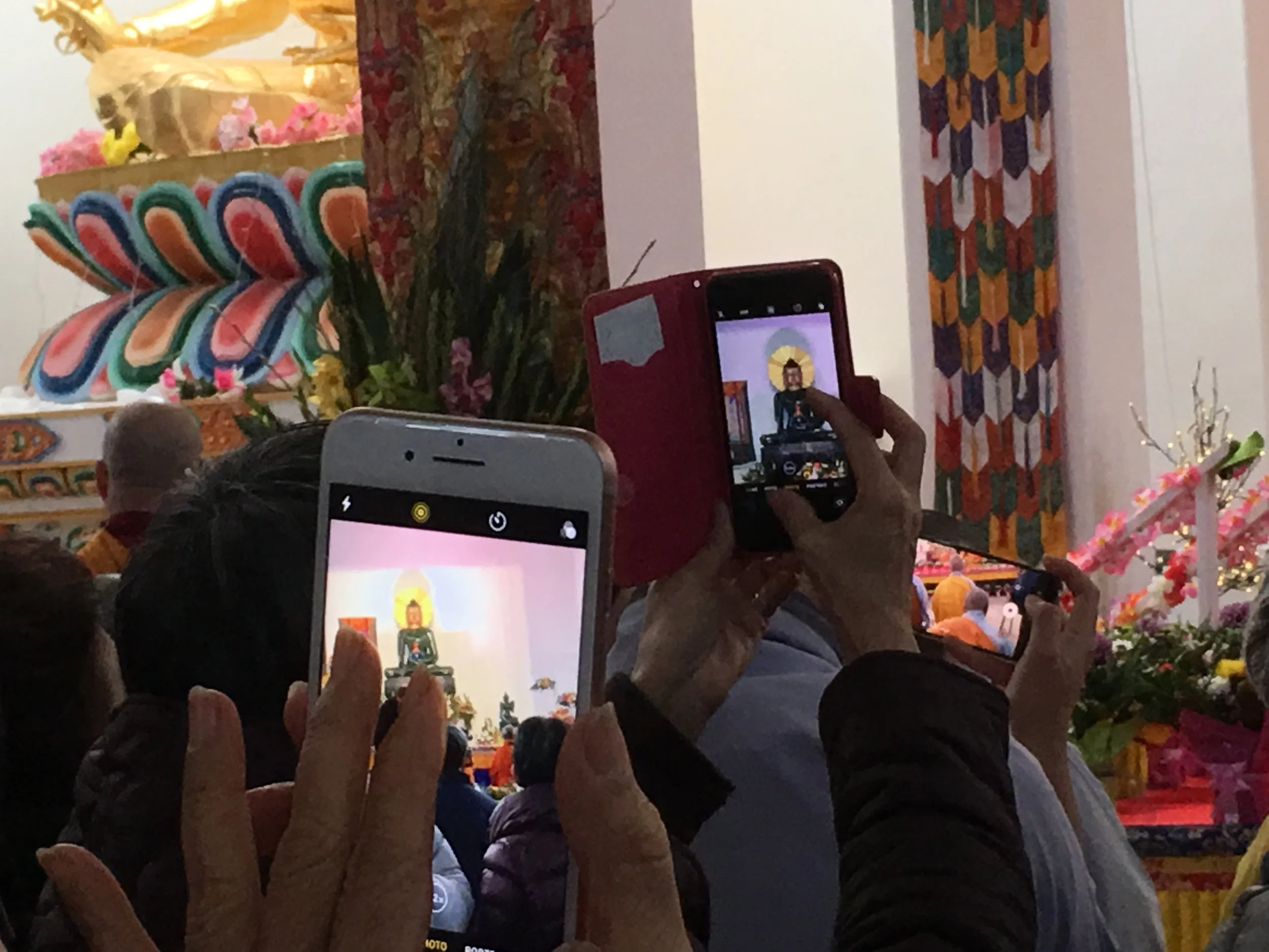PhotographingJadeBuddha2.jpg