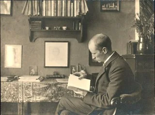 Sjoerd H. de Roos in zijn huis in de Jacob Marisstraat, Amsterdam, rond 1910.