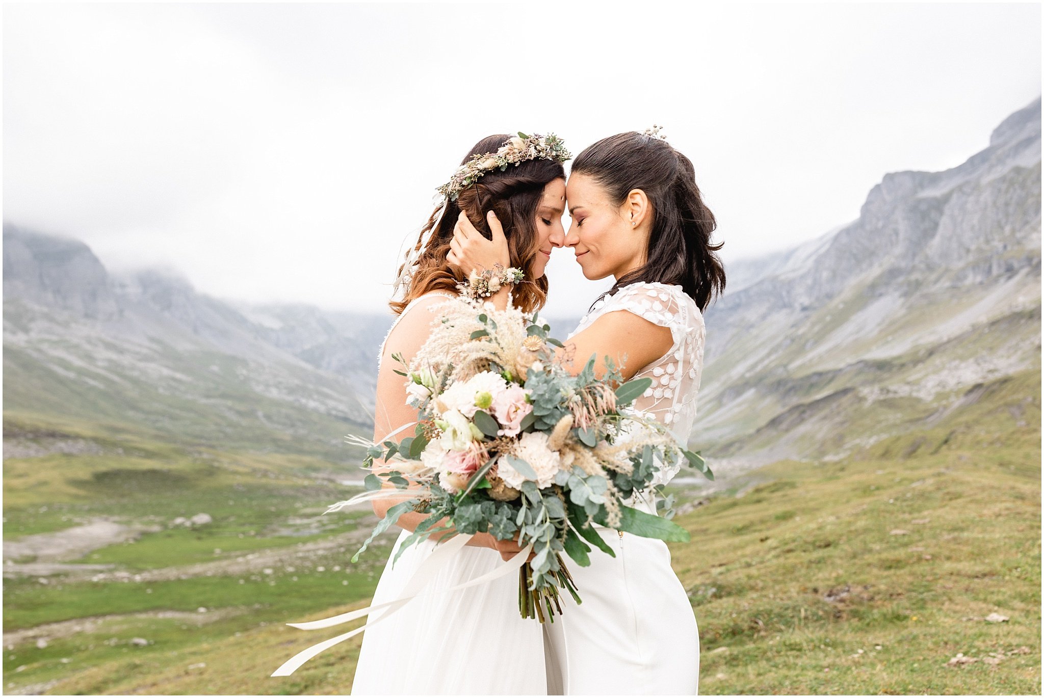 lesbian_lgbtq_mountain_elopement_switzerland_4.jpg