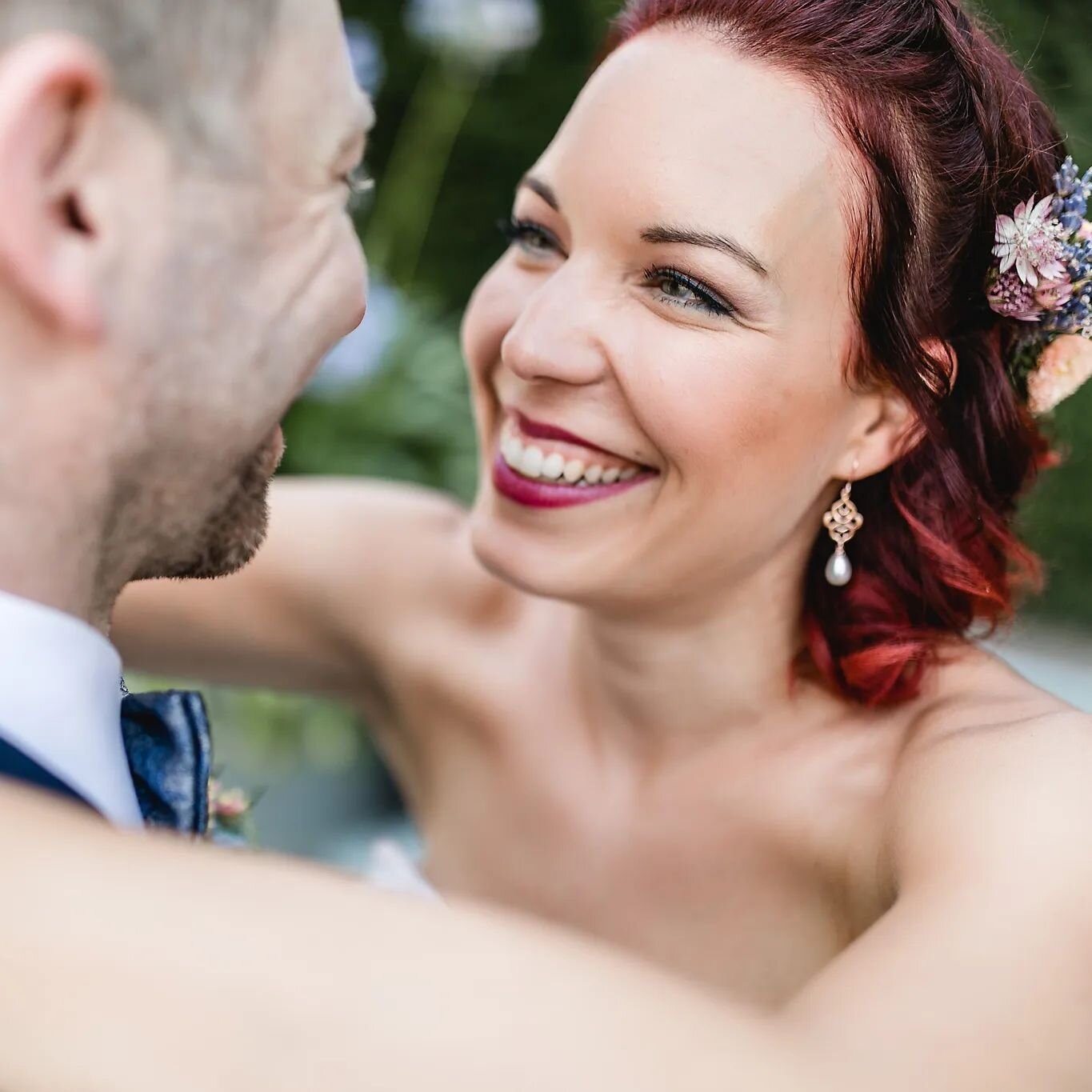 Look at Fiona's smile! 😍 What a beaming bride.
.
.
.
#berghochzeit #instabr&auml;ute #Hochzeitsinspo #HochzeitTessin #happyishappening #magicalmoments #brideinspo #weddinginspiration #Swissweddingphotographer #firstandlasts #elopementcollective #tha