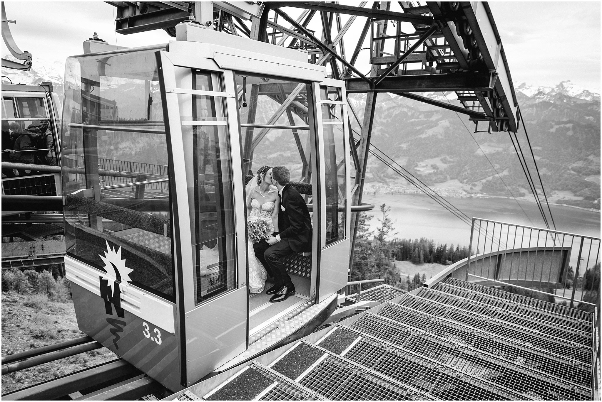 Switzerland-elopement-Grindelwald-Beatenberg-Niederhorn-Interlaken-US-swiss-Planner-photographer-AS_22.jpg