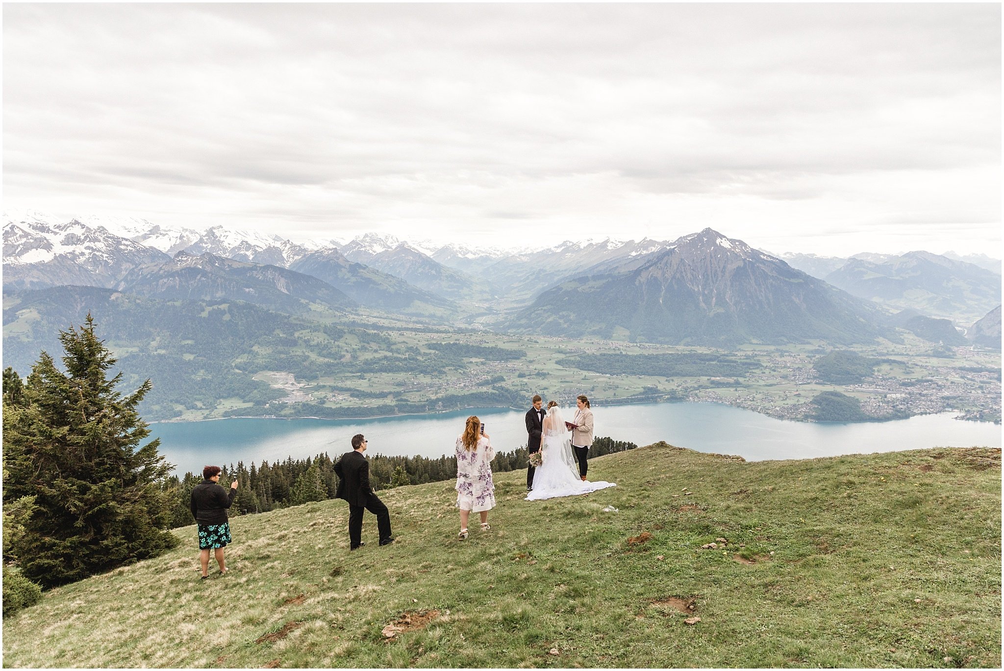Switzerland-elopement-Grindelwald-Beatenberg-Niederhorn-Interlaken-US-swiss-Planner-photographer-AS_34.jpg