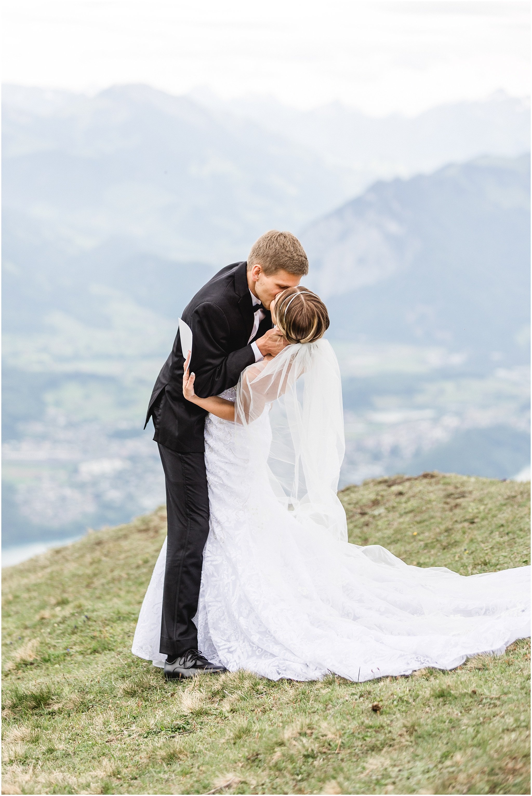Switzerland-elopement-Grindelwald-Beatenberg-Niederhorn-Interlaken-US-swiss-Planner-photographer-AS_37.jpg
