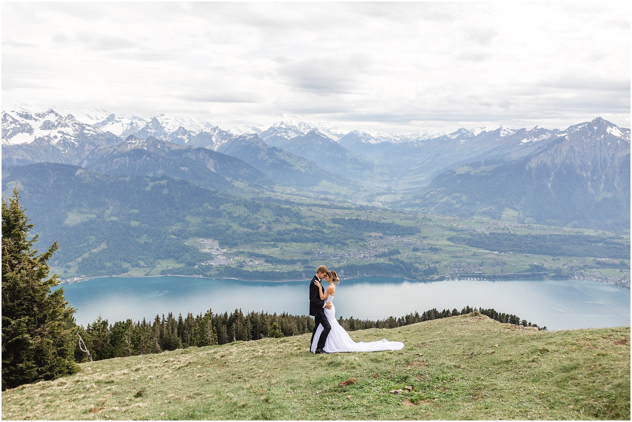 Switzerland-elopement-Grindelwald-Beatenberg-Niederhorn-Interlaken-US-swiss-Planner-photographer-AS_44.jpg