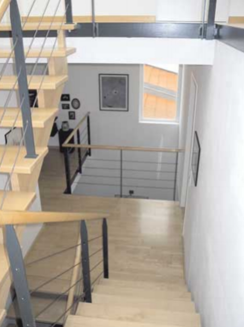 Bauherr : privat Fertigstellung : Mai 1999 Wohn-/Nutzfläche : ca. 160 m² Bauwerkskosten : ca. 180.000.- € Leistungsphasen : LPH 1-9