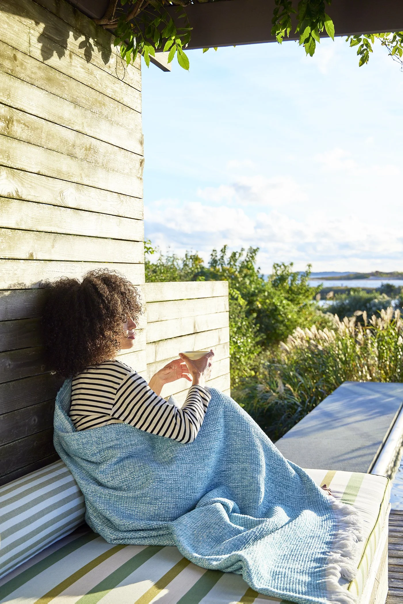 Sunbrella_2100_POOL THROW_057dana_gallagher_0074.jpg
