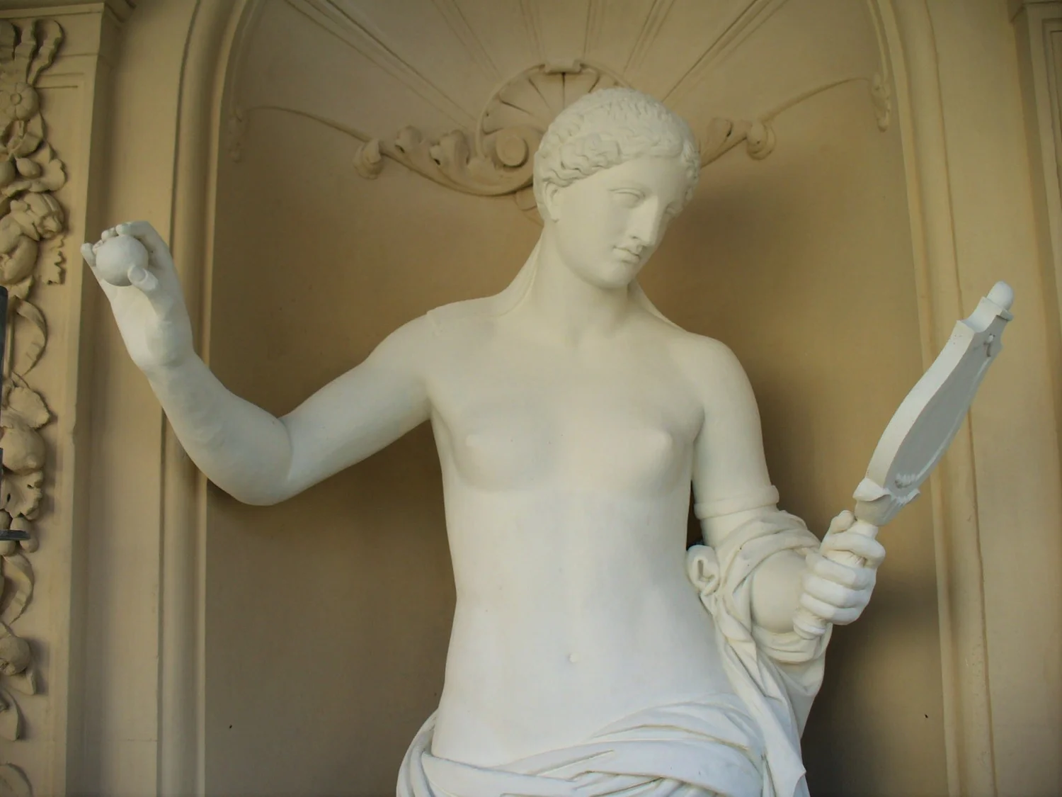 Vénus d'Arles, Hôtel Païva, Paris — Alex Wenham - Stone Carver