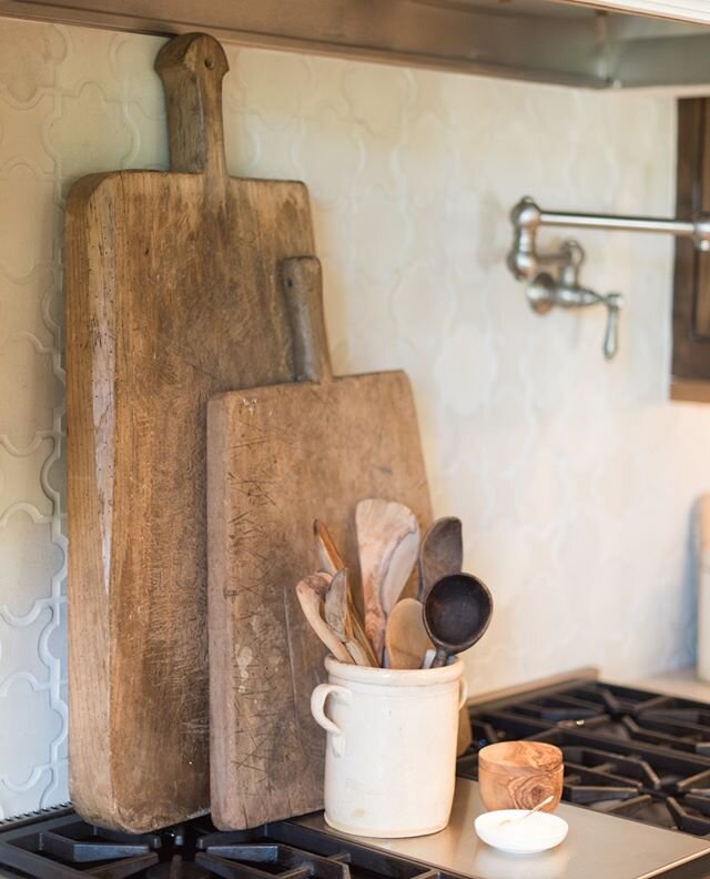 We can't get enough of these rustic cutting boards! #llrstyle