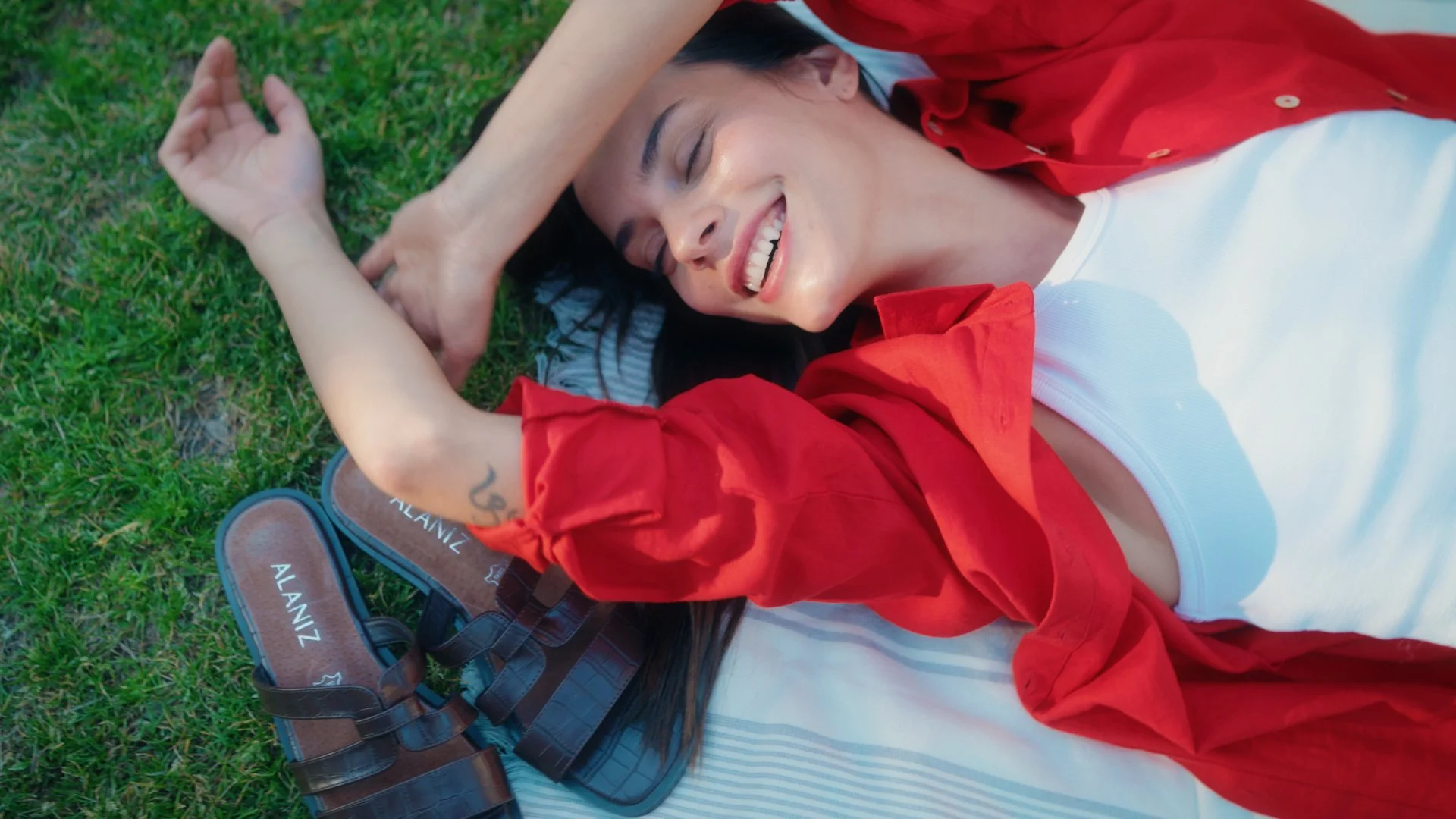 03 - SANDALIAS - ON SDA V2.00_00_15_18.Still031.jpg