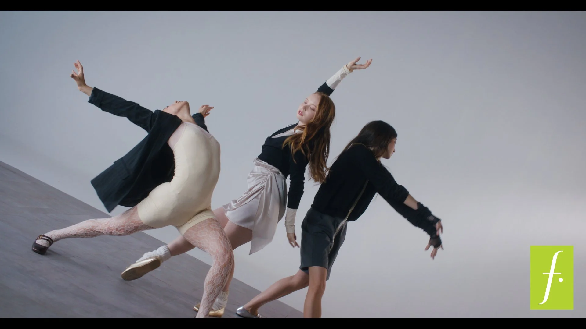 BALLERINAS - 16 9 - ONLINE.00_00_08_07.Still010.jpg