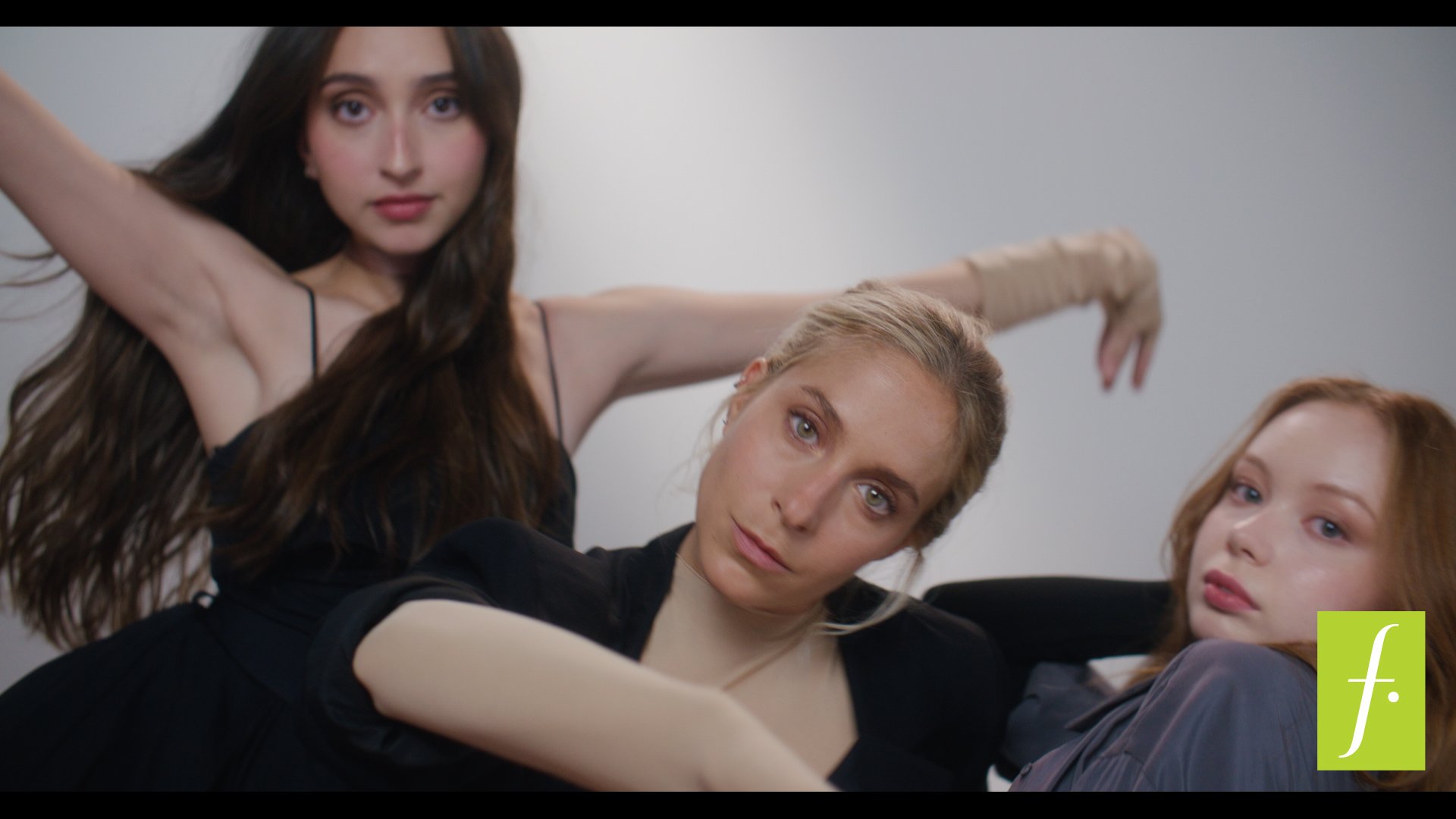 BALLERINAS - 16 9 - ONLINE.00_00_16_09.Still023.jpg