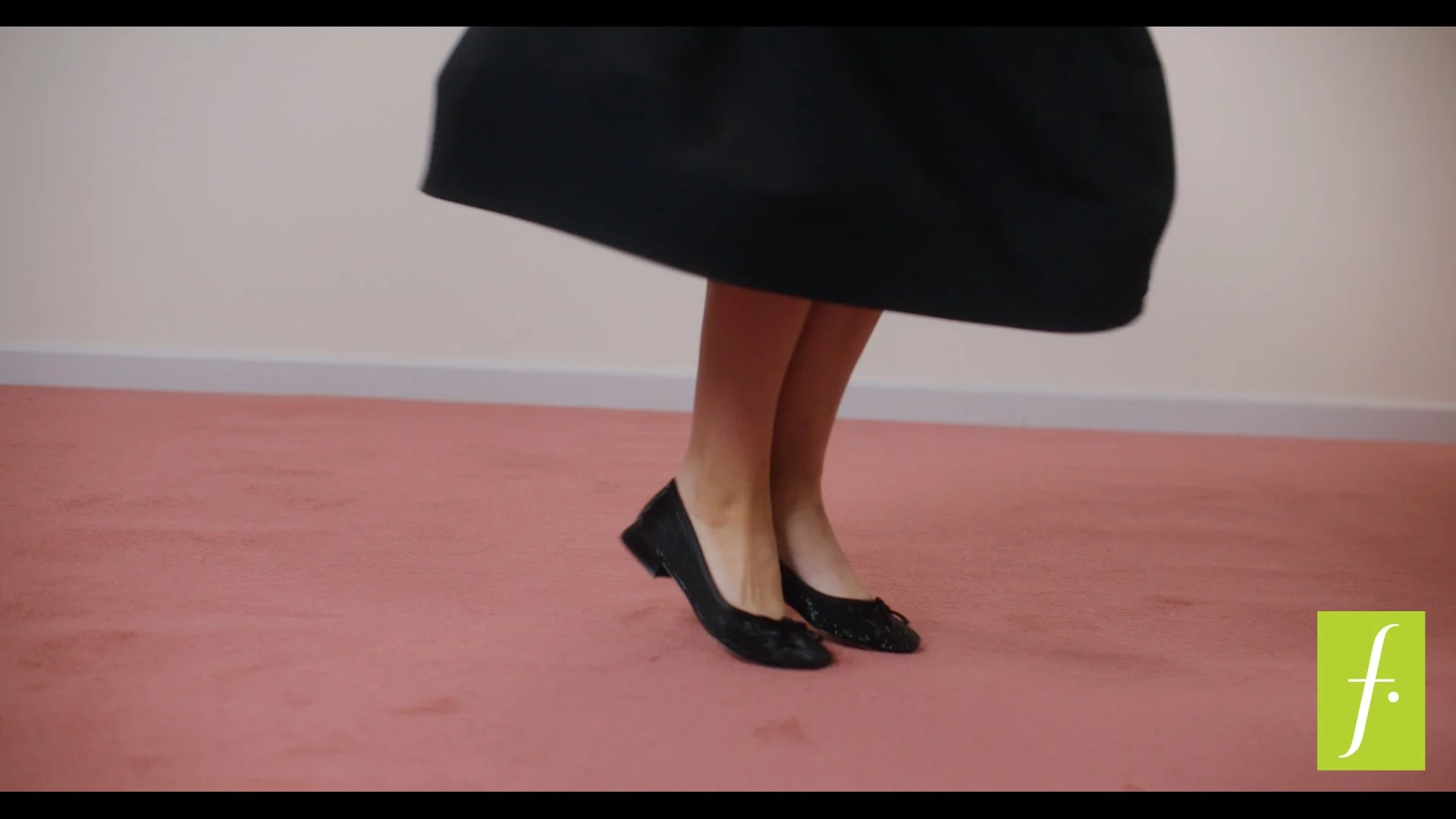 BALLERINAS - 16 9 - ONLINE.00_00_19_16.Still029.jpg