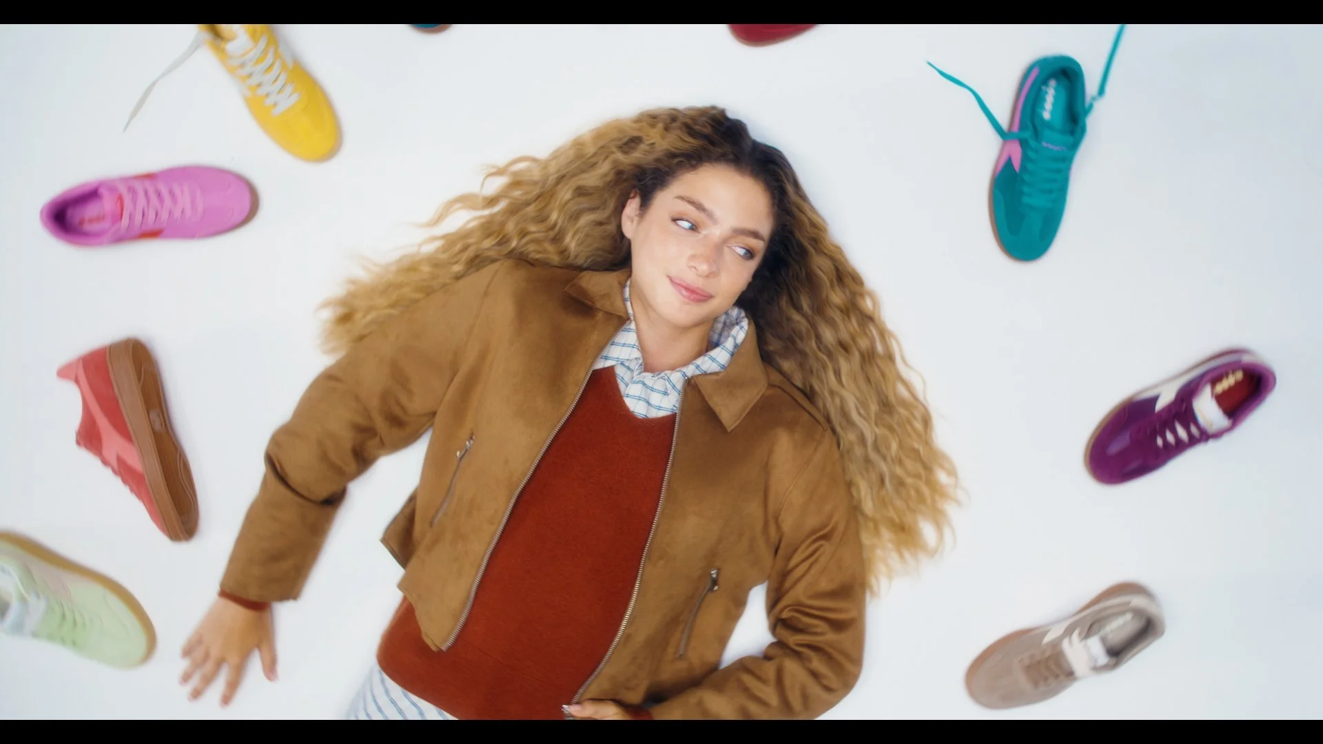 FALABELLA_SNEAKERC OLOR_ONLINE_SDA.00_00_01_17.Still031.jpg