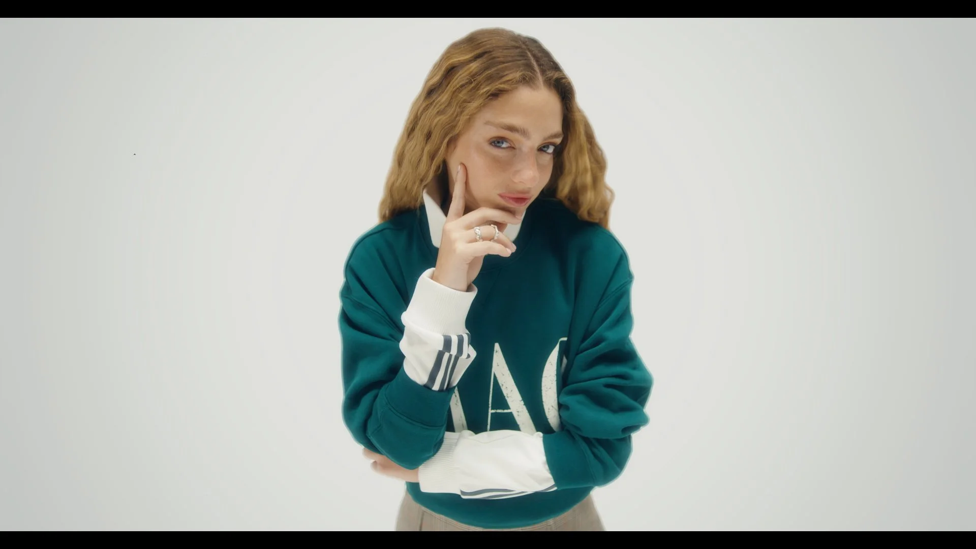 FALABELLA_SNEAKERC OLOR_ONLINE_SDA.00_00_05_11.Still041.jpg