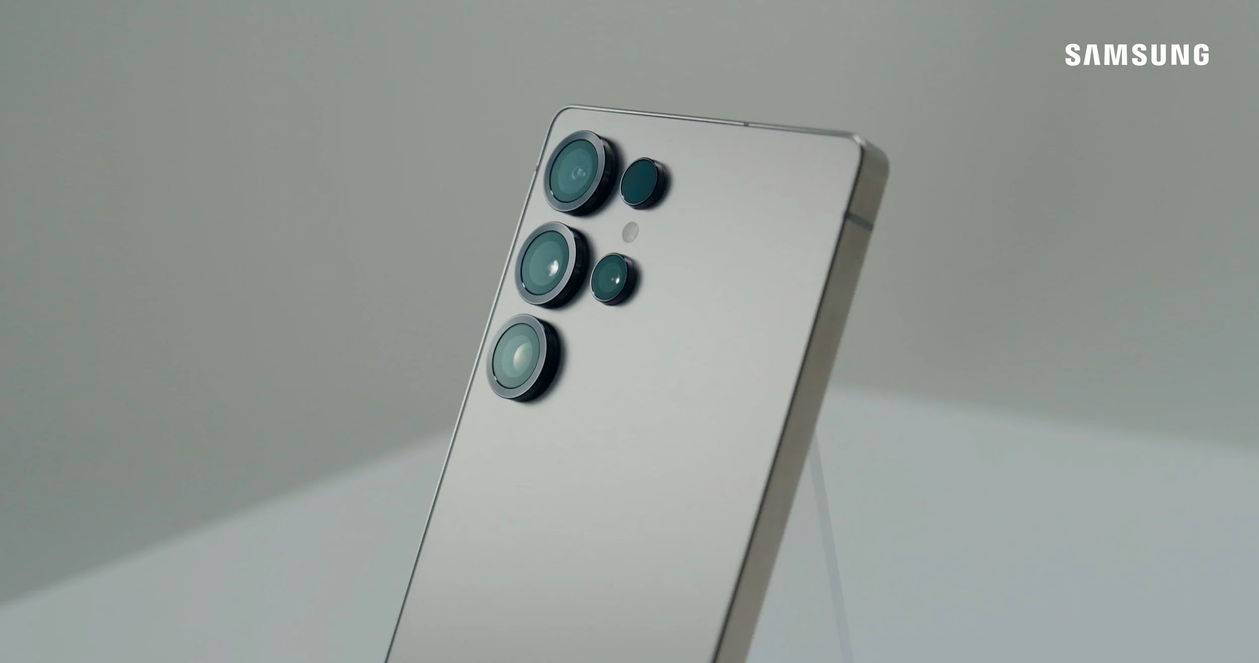 SMNG X KID - ONLINE - SDA.00_00_19_09.Still026.jpg