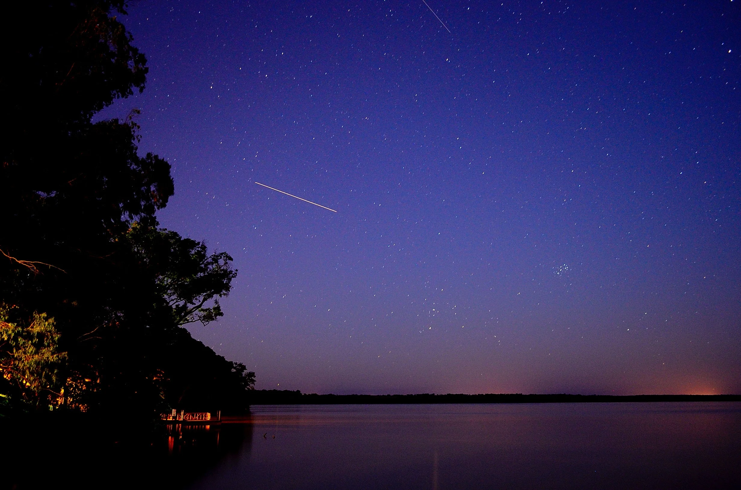dark-lake-night-155388.jpg