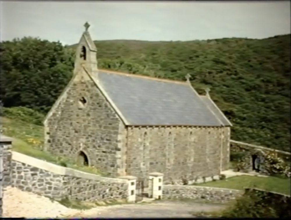Mooi oud stenen kerkje in Noord Ierland
