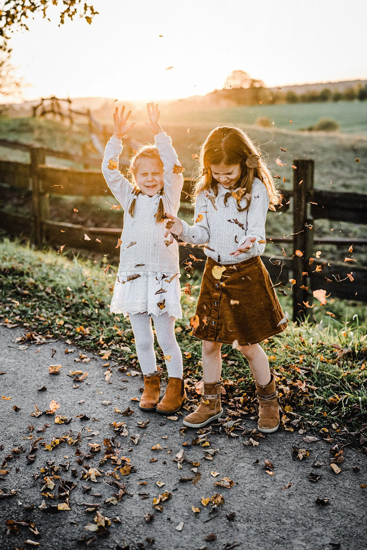 yessica-baur-fotografie-familie-sunsetshooting-herbstshooting-geschwistershooting-tübingen.jpg