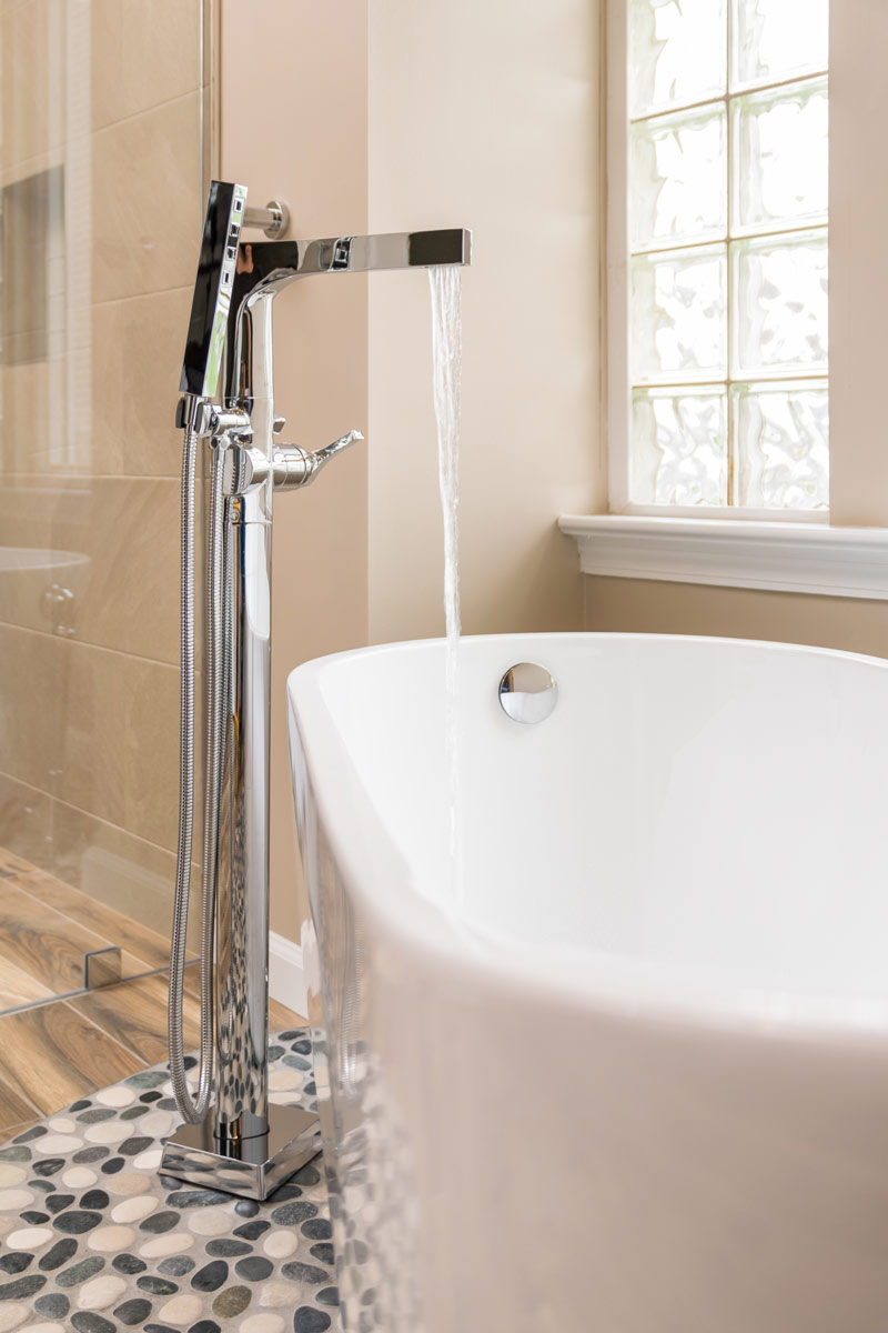 Bath Tub Faucet