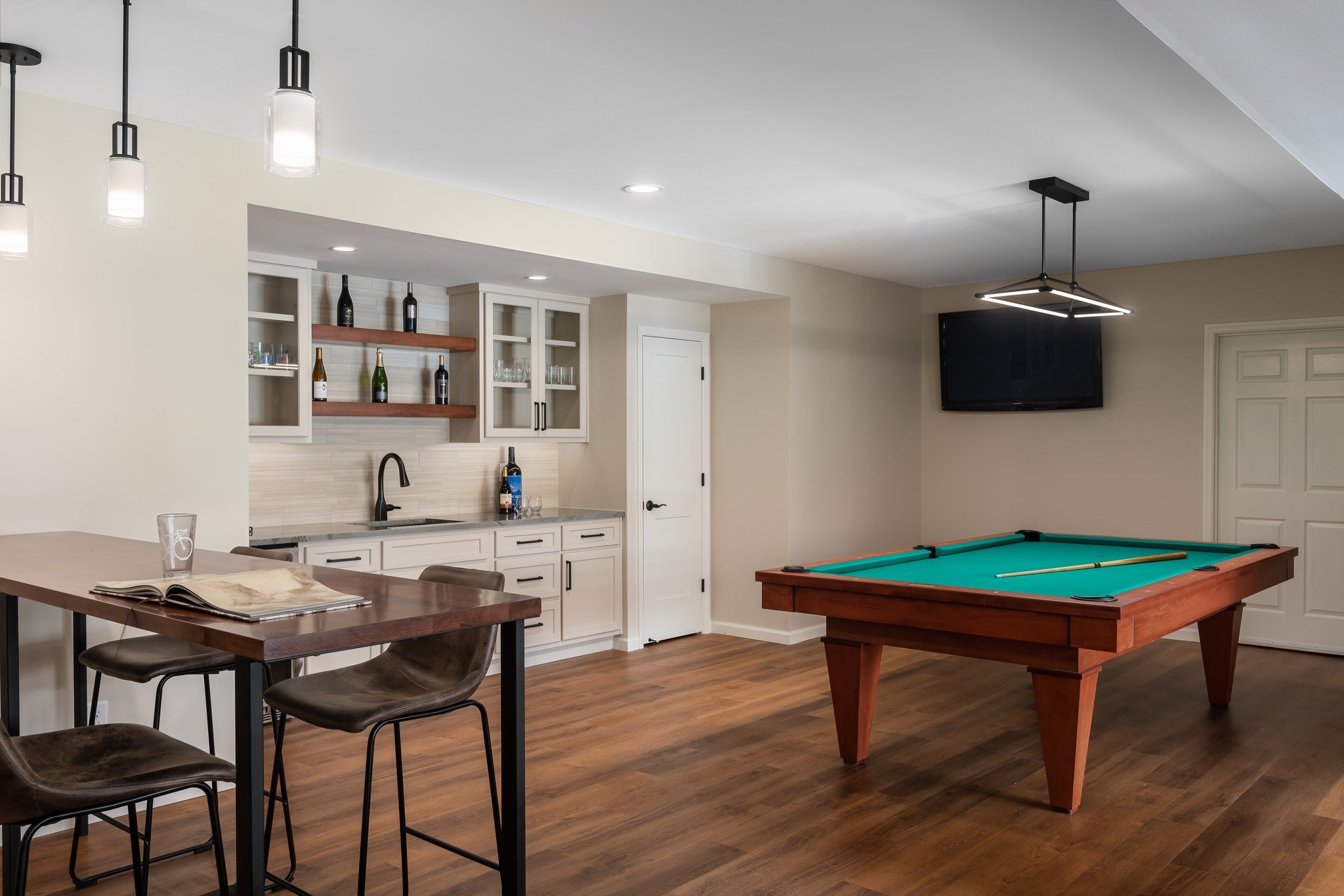 Ready to cue up a new vibe? Let's transform your entertainment room into a space that racks up excitement like an 8-ball break. #Homesweethome #homeimprovement #ludesignbuild #interiordesign
Designer: @jennifer_chapman_designs
Photo Cred: @KarenPalme