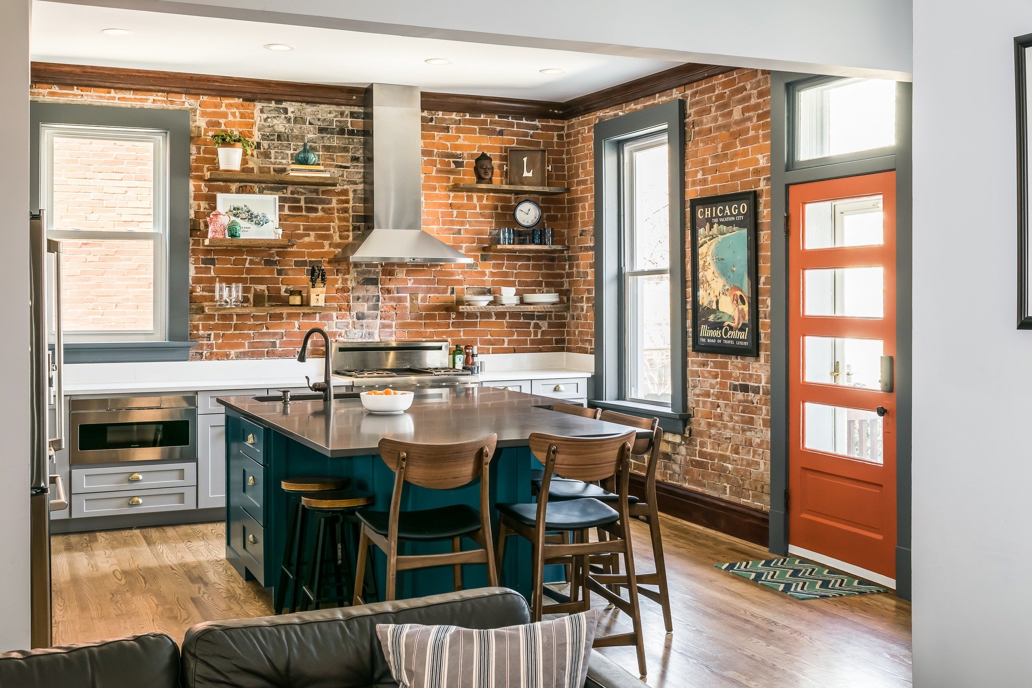 Transforming your kitchen into a brick house of modern elegance. Say hello to timeless charm with our colorful upgrade! #Homesweethome #homeimprovement #ludesignbuild #interiordesign
Designer: @jennifer_chapman_designs
Photo Cred: @KarenPalmerPhotogr