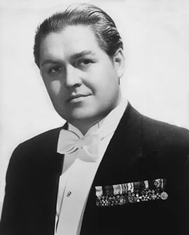 jussi with pedestal (1).jpg