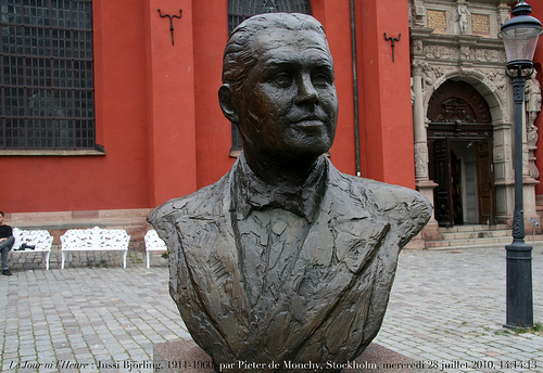 Jussi Sculpture at Stockholm Royal Opera House.jpg