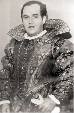 JB Duke in Rigoletto.jpg