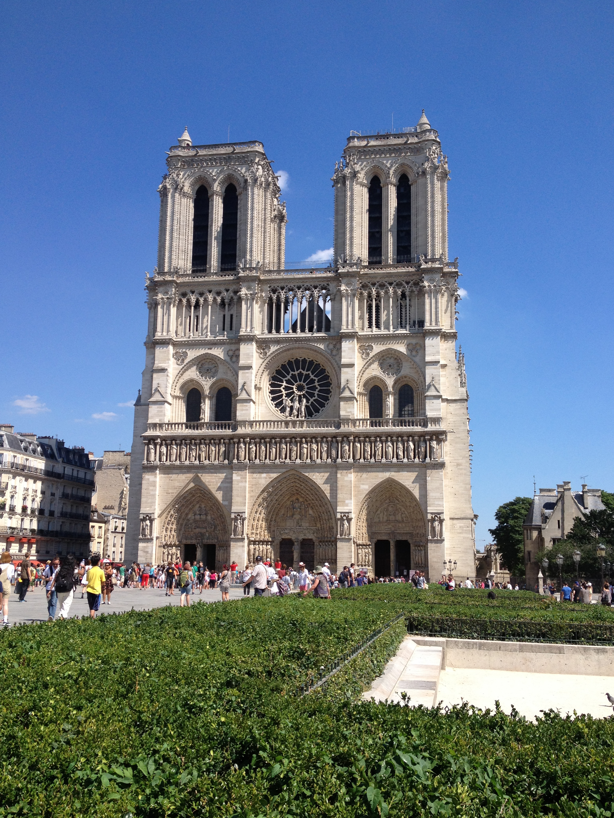  A beautiful morning to tour Notre Dame! 