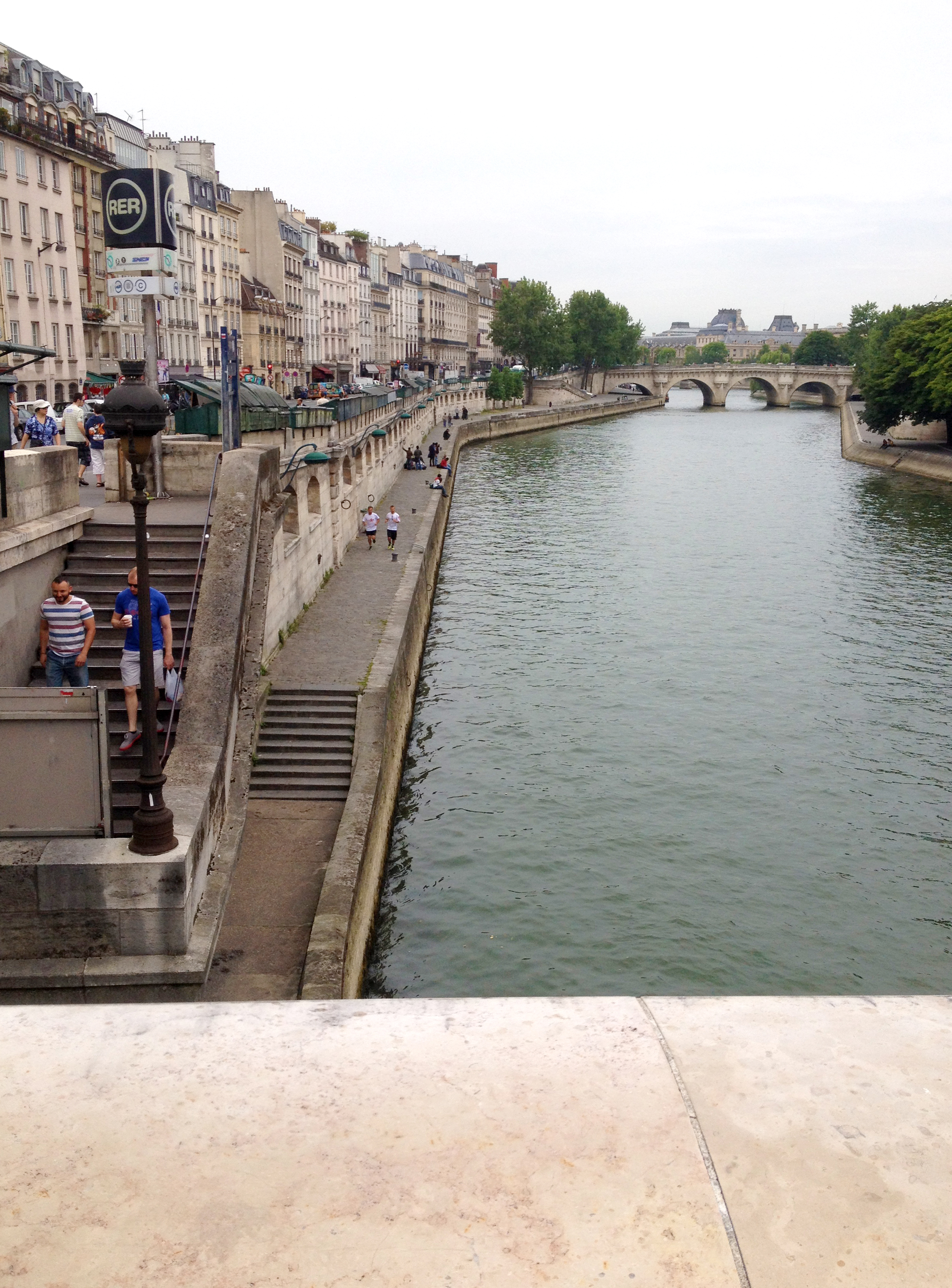  Looking down the Seine River 