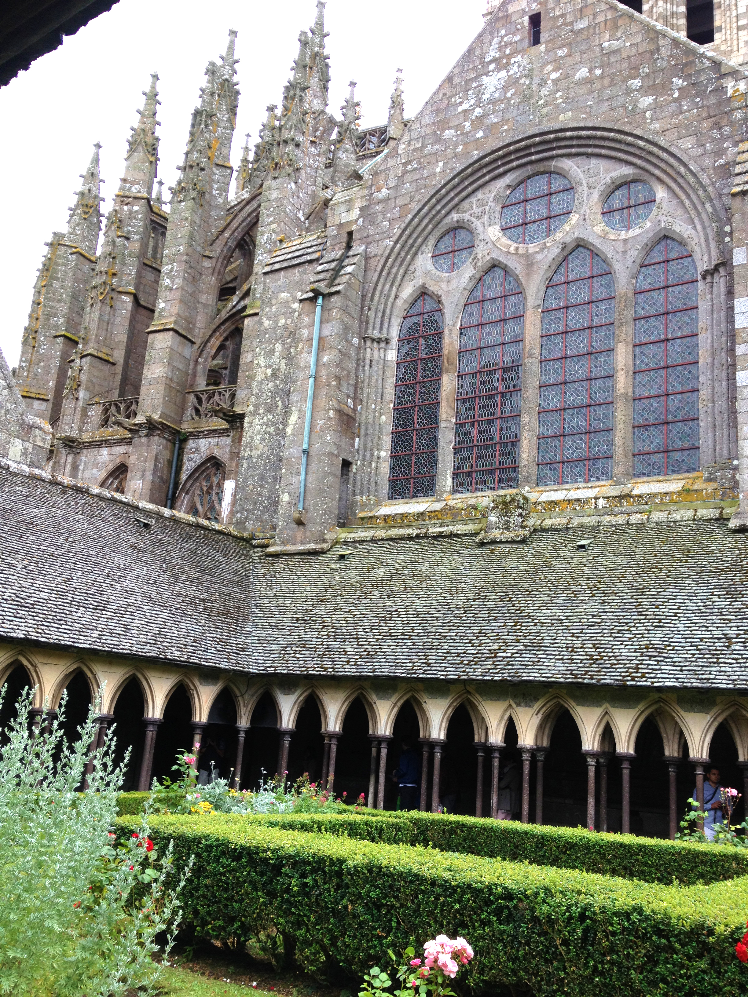  The abbey has a secret roof-top garden framed by gorgeous, crumbling pointed arches. 