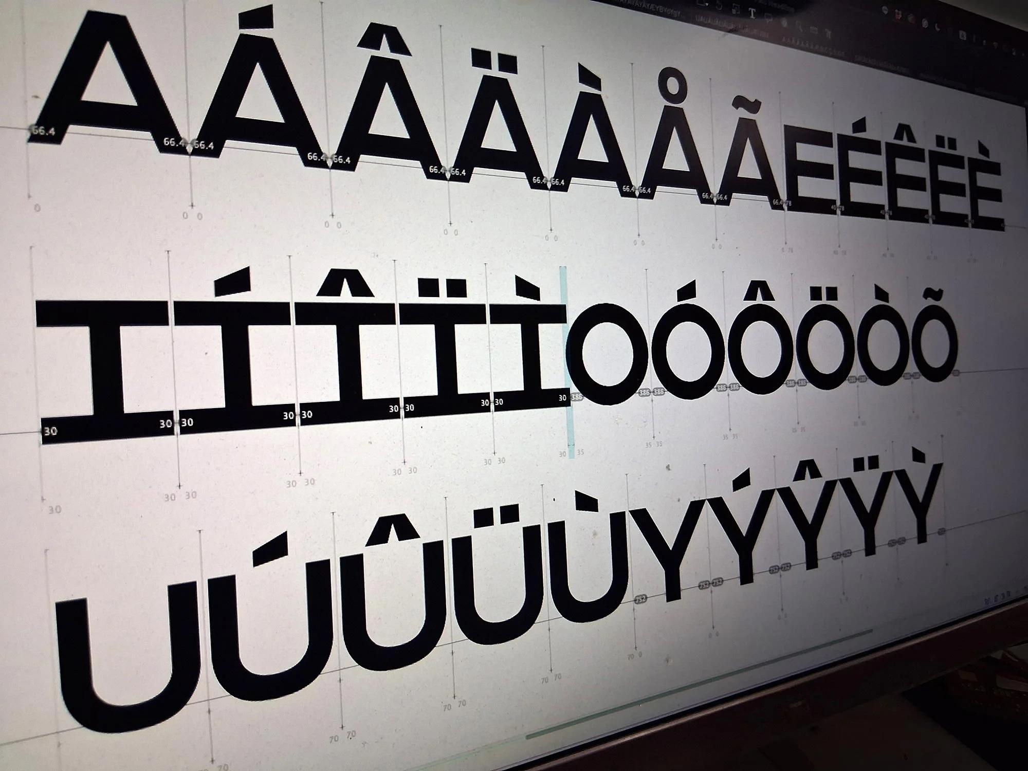 R9 Type+Design x Zulu Alpha Kilo Custom Font Design for Participaction