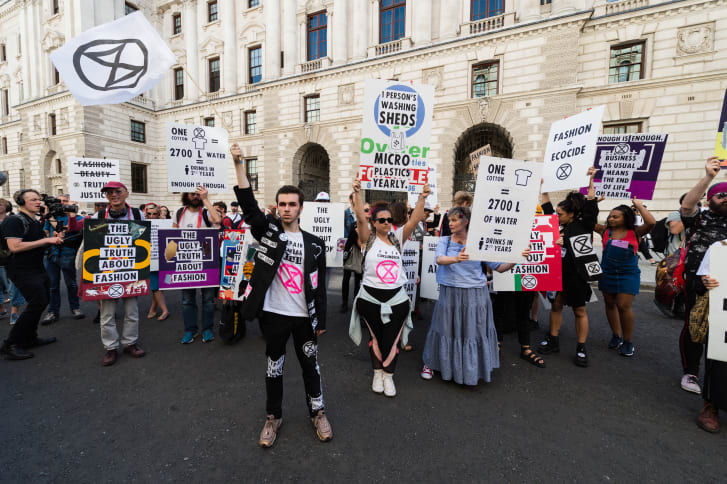 http___cdn.cnn.com_cnnnext_dam_assets_190917165811-extinction-rebellion-lfw-02-restricted.jpg