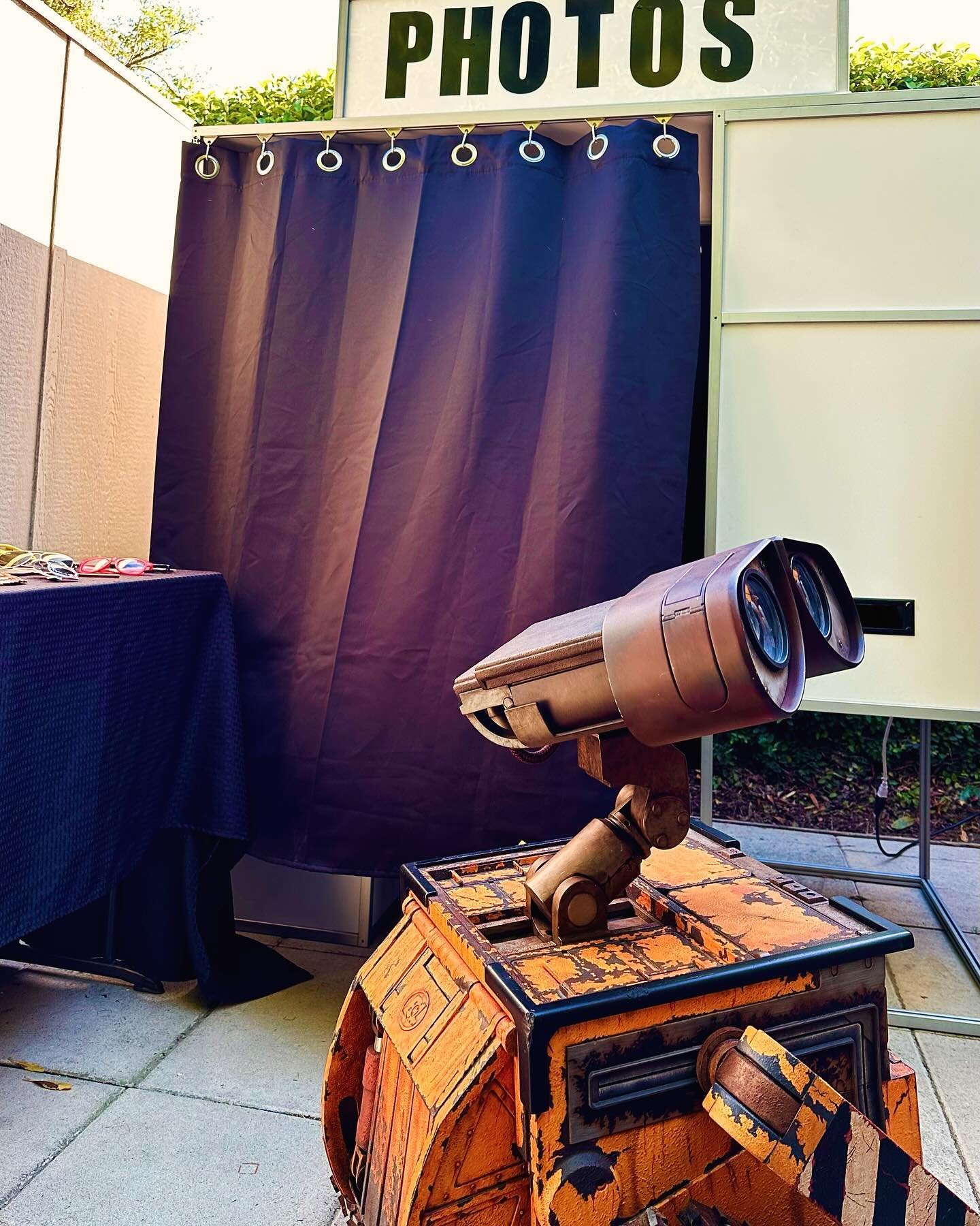 Late Post&hellip;another great annual event for CSULB&rsquo;s Green Generation Showcase. Great way to kick off Earth Day!!! Even WALLE stopped by the booth!
.
.
.
.

.

#lbphotobooth #photobooth #photos #weddings #love #events #props #lbc #longbeach 