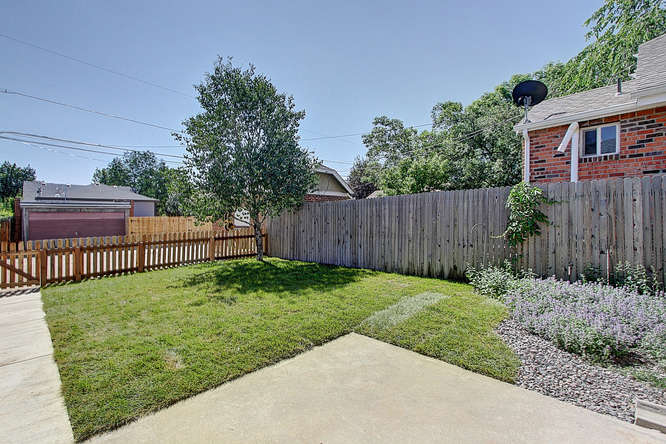 2830 Dahlia St Denver CO 80207-small-036-31-36-666x444-72dpi.jpg