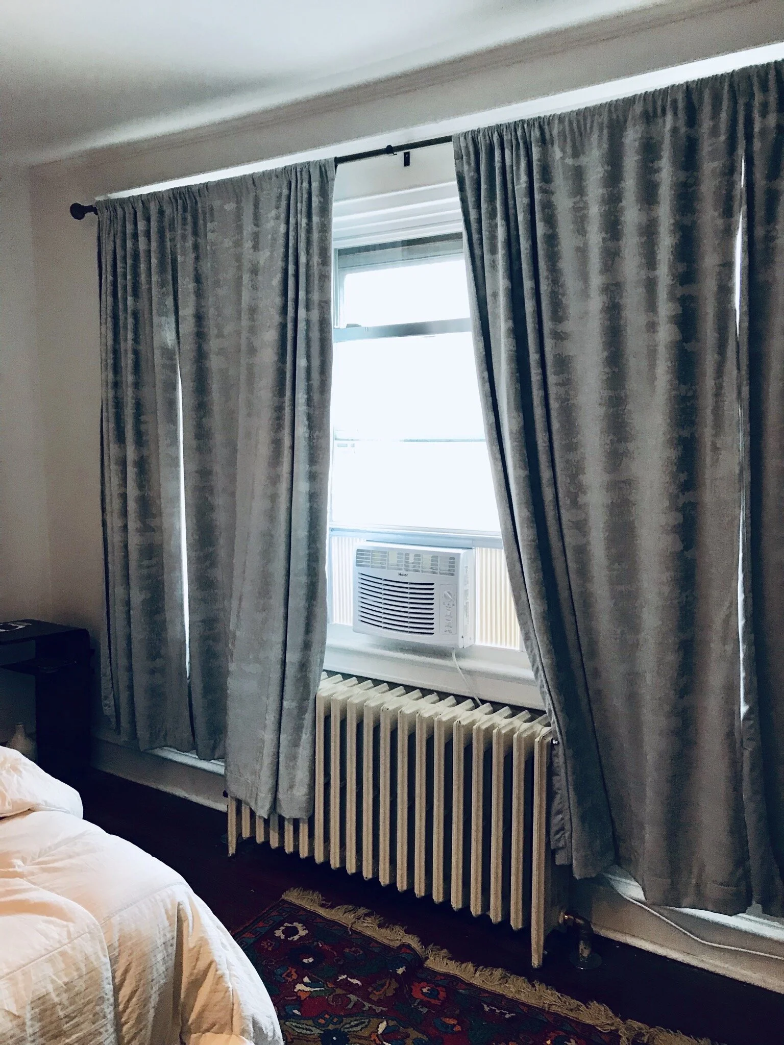 Still a no judgement zone here, right? Don’t show these curtains to Nicole White in Florida. She despises incorrectly measured window treatments.