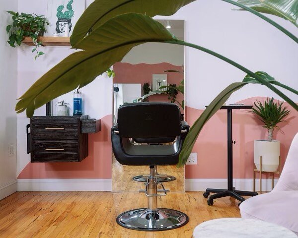Welcome to the Boutique Salon Oasis in the Concert Jungle where the music is chill, the vibes are relax and the hair is beautiful. 
.
.
.
#privatesalonnyc #boutiquesalonnyc #hairsalonnyc #haircutnyc #hairsalonnomad #hairsalonchelsea #chairrentalnyc #